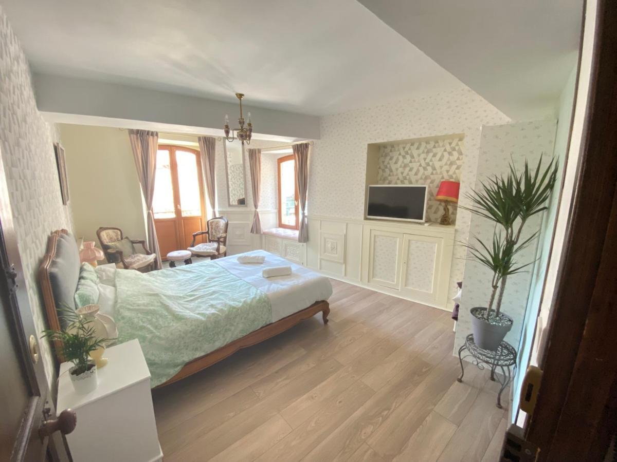 La Maison Du Paon- Josselin Aparthotel ภายนอก รูปภาพ