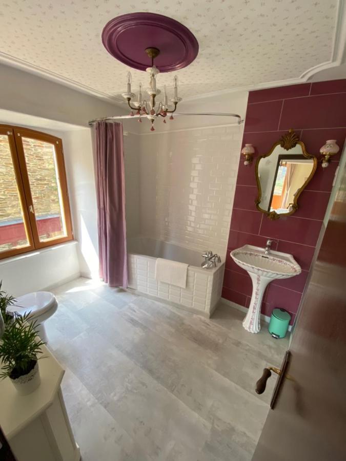 La Maison Du Paon- Josselin Aparthotel ภายนอก รูปภาพ