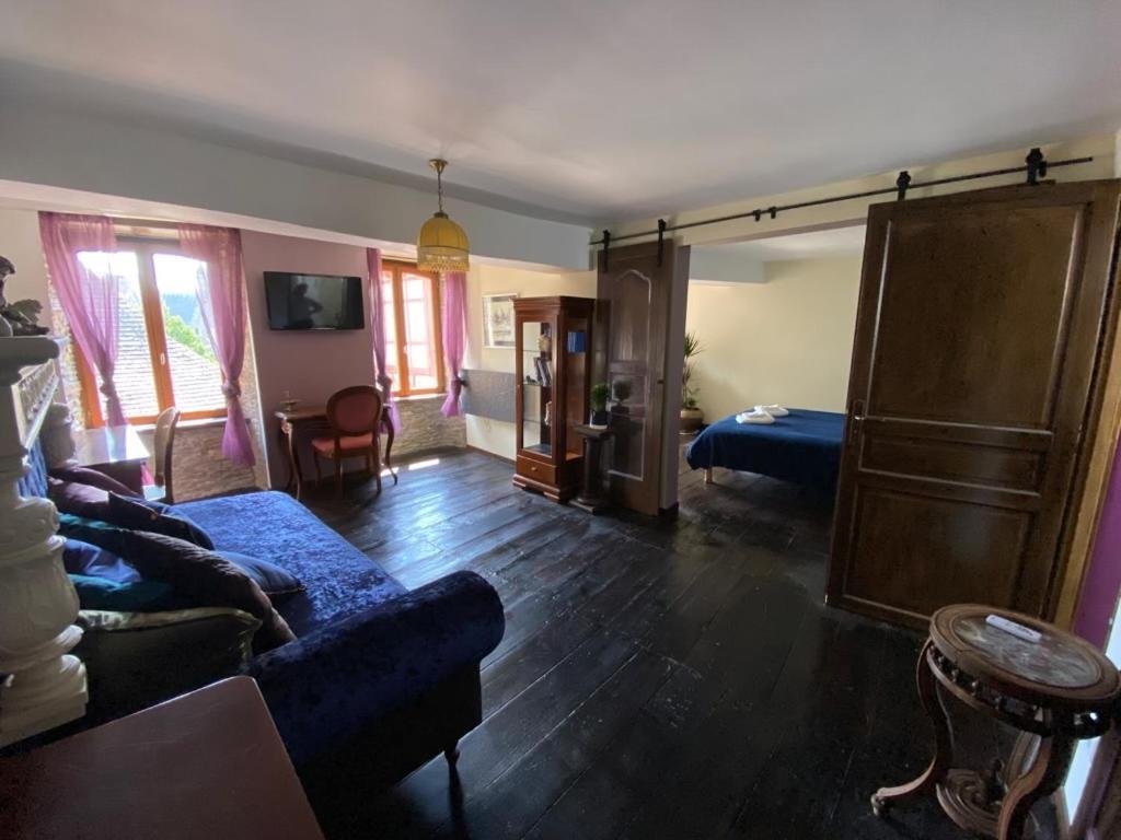 La Maison Du Paon- Josselin Aparthotel ภายนอก รูปภาพ