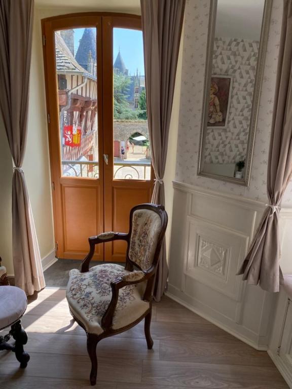 La Maison Du Paon- Josselin Aparthotel ภายนอก รูปภาพ